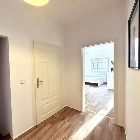 Work & House In Apartment Linz am Rhein
